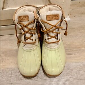 Sperry Women's Cream and Tan Winter Boots